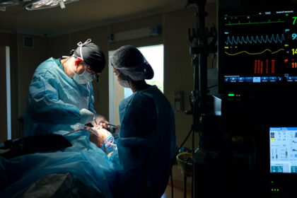 un doctor si a lasat pacientul pe masa de operatie ca sa intretina relatii intime cu asistenta acum isi poate relua cariera in anglia 68ca3498c7a6d