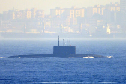 un submarin din flota rusa a marii negre se confrunta cu probleme tehnice grave in drum spre atlantic exista risc de explozie 68d936feaf6e6