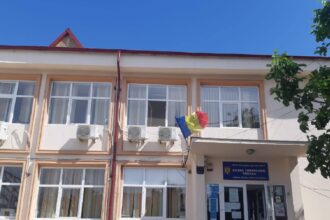 uniunea elevilor reprezentanti acuza isj constanta ca a desfiintat clasa a ix a de la liceul tehnologic crucea inspectorul scolar general sorin mihai explica situatia 68bd570c230e5