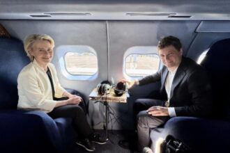 ursula von der leyen la baza mihail kogalniceanu ajutati sa mentinem europa sigura pe cale aeriana si maritima la marea neagra 68b5c906af598