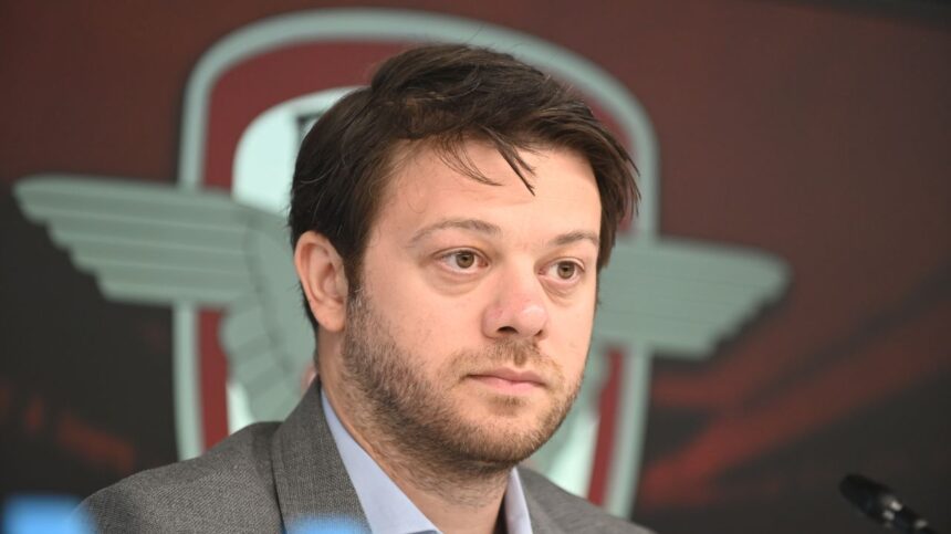 victor angelescu a facut iures dupa egalul cu u cluj poate deranjez la federatie nu suntem doriti 68c4feb3e1b35