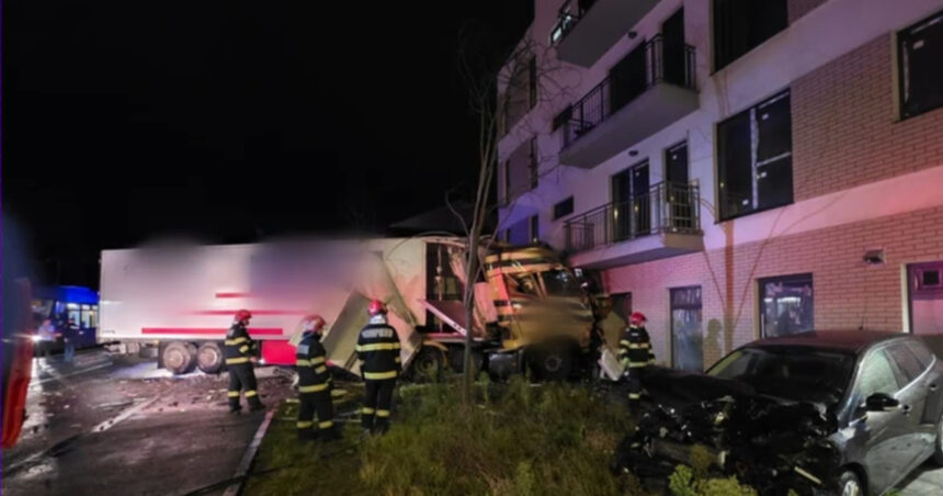video accident grav in cluj napoca un tir a intrat intr un bloc 68c27496951bc