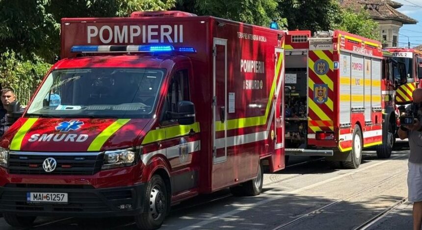 video alerta pe strada soveja din constanta arde mansarda unui bloc o persoana prinsa inauntru 68c6b84894053