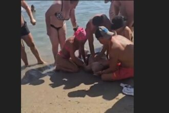 video atentie imagini cu impact emotional barbat resuscitat pe plaja la costinesti 68b803ba2270c
