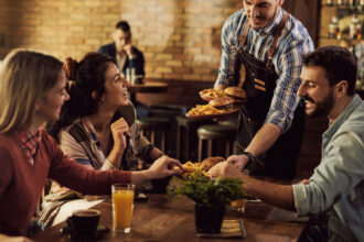 video au comandat o limonada la doua pahare scumpirile au redus drastic vanzarile in restaurante cat sunt dispusi romanii sa cheltuie azi 68cd067b3b51f