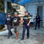 video bataie generala la lumina in prezenta unui minor doi suspecti incatusati de politistii din constanta 68c434dd23bc0