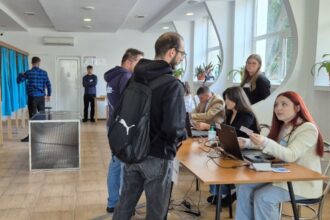 video constanta aproape 50 de cetateni din republica moldova au votat deja la alegerile parlamentare la sectia deschisa la univesitatea ovidius 68d8e39079af2