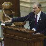 video declaratii conspirationiste si cu tenta rasista in parlament senator aur ue incurajeaza imigratia si metisarea rasiala 68c001464707e