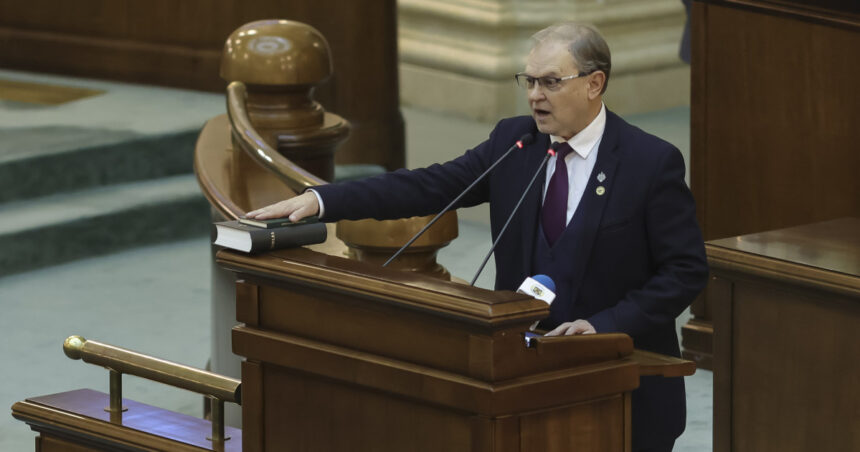 video declaratii conspirationiste si cu tenta rasista in parlament senator aur ue incurajeaza imigratia si metisarea rasiala 68c001464707e