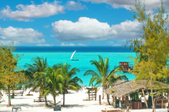 video destinatiile exotice oportunitate de afaceri pentru romani tot mai multi cumpara locuinte in dubai si zanzibar 68d69a07c3ec8