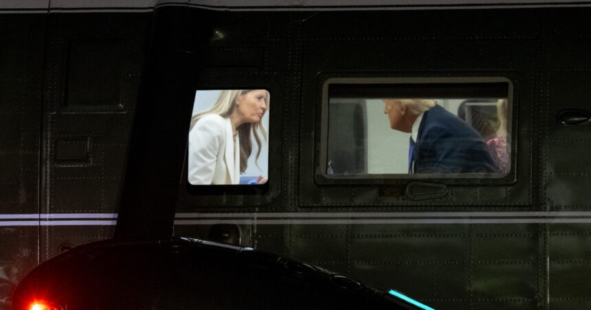 video donald si melania trump surprinsi in timp ce aveau o discutie aprinsa la bordul marine one dupa vizita la onu 68d65bc210de4