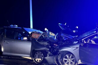 video doua autoturisme s au ciocnit pe dn 22 in zona popasului tasaul trei minori sunt implicati in impact 68d988e18247b