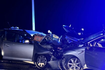 video doua autoturisme s au ciocnit pe dn 22 in zona popasului tasaul trei minori sunt implicati in impact 68d988e18247b