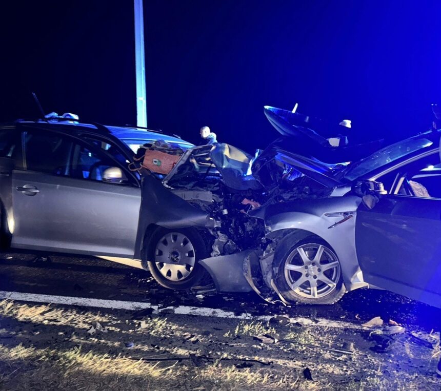 video doua autoturisme s au ciocnit pe dn 22 in zona popasului tasaul trei minori sunt implicati in impact 68d988e18247b