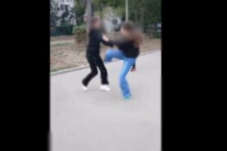 video doua eleve s au batut ca in ring in apropiere de scoala nr 40 din constanta 68d691b8d3f56