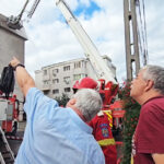 video familiile afectate de incendiul de pe strada soveja disperate focul ar mocni intre tabla si structura mansardei 68c6d0d3d3e34