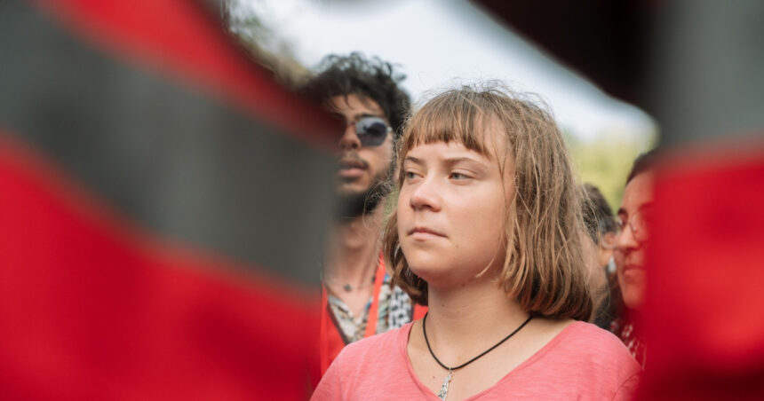 video flotila gretei thunberg care naviga spre gaza si isi propunea sa sparga blocada a fost lovita de o drona afirma echipajul 68bffcc8200ba