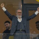 video gigi becali primit ca un rockstar la un liceu din capitala a scos teancul de bani si a devenit idolul pustilor seful 68ca6b31012c2