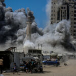 video momentul cand un bloc turn de 14 etaje din gaza se prabuseste dupa bombardamentele israeliene 68bb469370c64