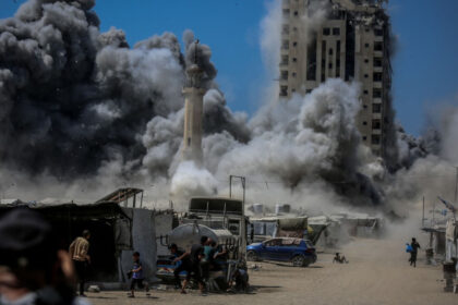 video momentul cand un bloc turn de 14 etaje din gaza se prabuseste dupa bombardamentele israeliene 68bb469370c64