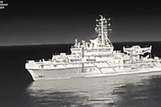 video momentul in care ucraina a atacat cu o drona o nava de razboi a rusiei extrem de rara intr un port de la marea neagra 68c27597c99a1