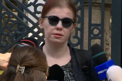video prima declaratie a femeii prinse cu 6 cutite la intrarea in parlament erau obiecte vechi din perioada sovietica le aveam in portfard 68c40f364314a