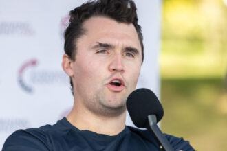 video scopul lui era sa ne invinga verbal ce spun studentii care l au confruntat pe charlie kirk in dezbateri 68cfa820b0483