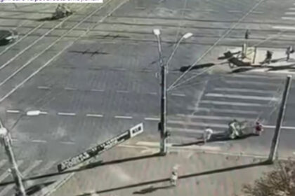 video tanar cercetat pentru ucidere din culpa dupa ce a lovit cu trotineta o femeie pe o trecere din bucuresti momentul accidentului 68b6eb817ccfe