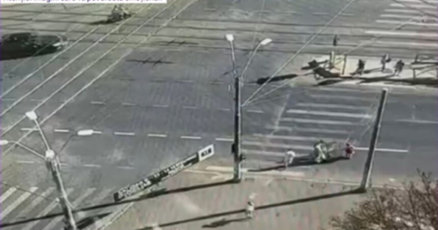 video tanar cercetat pentru ucidere din culpa dupa ce a lovit cu trotineta o femeie pe o trecere din bucuresti momentul accidentului 68b6eb817ccfe