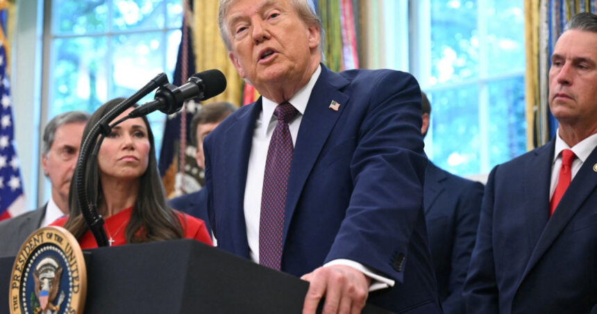 video trump si a facut prima aparitie publica dupa o saptamana in care s a vorbit despre moartea sa cum a reactionat presedintele sua 68b7687e8b76d