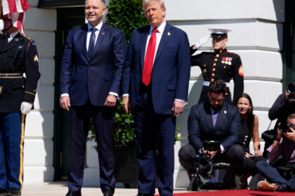 video trupele americane raman in polonia da asigurari donald trump 68b885c509fc6
