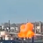 video ucraina a atacat cu drone una dintre cele mai mari rafinarii de petrol din rusia un incendiu a izbucnit in instalatie 68c5bde0711ed