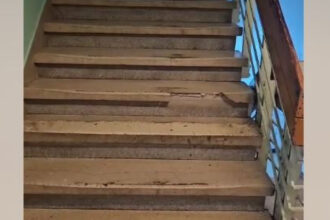 video un pacient a murit la spitalul din resita dupa ce o treapta s a rupt in timp ce barbatul cobora scarile politia a deschis o ancheta 68c8127a49485