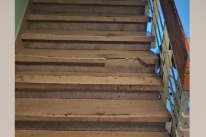 video un pacient a murit la spitalul din resita dupa ce o treapta s a rupt in timp ce barbatul cobora scarile politia a deschis o ancheta 68c8127a49485