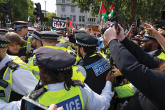 video violente la manifestatia pro palestina din capitala marii britanii aproape 900 de oameni au fost arestati 68bda972a8198