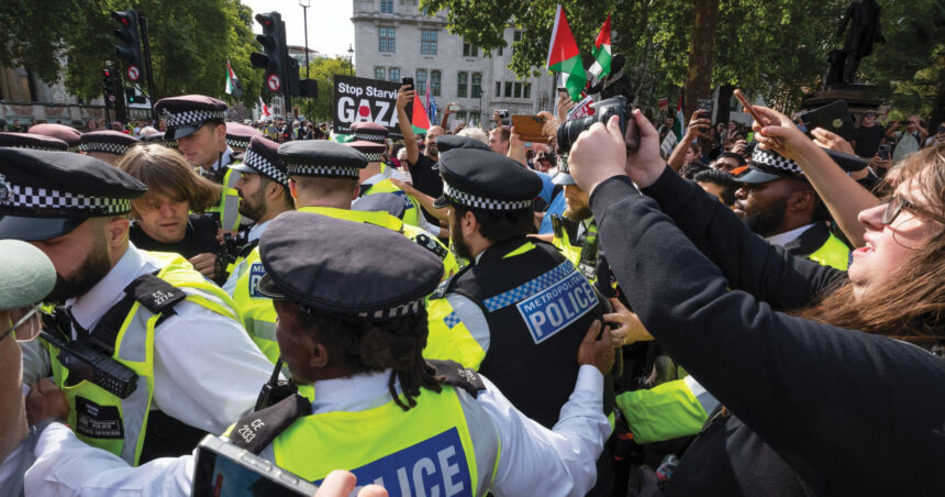video violente la manifestatia pro palestina din capitala marii britanii aproape 900 de oameni au fost arestati 68bda972a8198