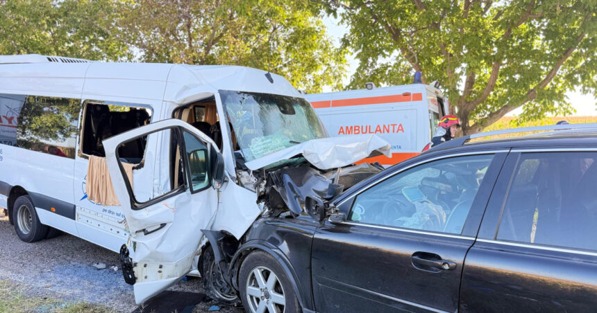 videofoto accident grav pe dn24c in botosani 21 persoane implicate 3 sunt resuscitate la fata locului planul rosu de interventie activat 68b7db2835e6b