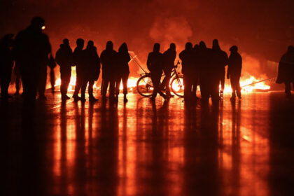 videofoto demonstratii violente in franta impotriva masurilor de austeritate obiecte incendiate baricade ridicate ciocniri cu politia 68c28025a2562