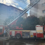 videofoto incendiu puternic la mansarda unui bloc din constanta un barbat in stare grava 68c6e4228ea3e