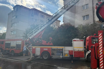videofoto incendiu puternic la mansarda unui bloc din constanta un barbat in stare grava 68c6e4228ea3e