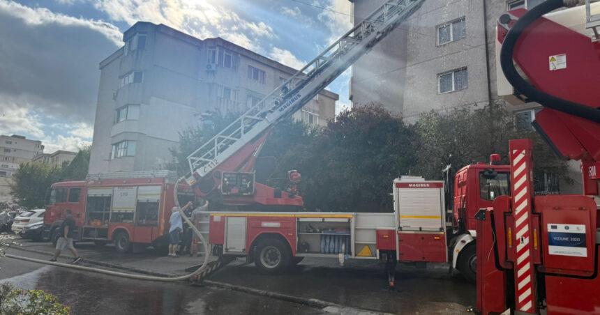 videofoto incendiu puternic la mansarda unui bloc din constanta un barbat in stare grava 68c6e4228ea3e