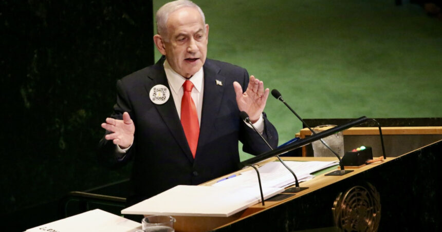 videofoto netanyahu a sustinut un discurs istoric la onu transmis prin megafoane pentru a fi auzit de ostaticii din gaza qr code ul lui bibi 68d6b39f3499d
