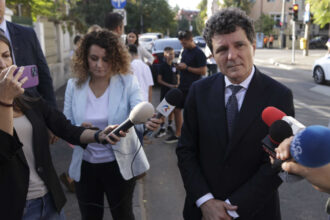 videofoto nicusor dan a deschis noul an scolar doar in calitate de parinte presedintele are o intalnire cu profesorii protestatari la ora 1330 68be964095039