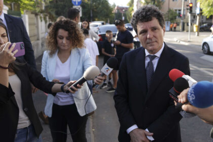 videofoto nicusor dan a deschis noul an scolar doar in calitate de parinte presedintele are o intalnire cu profesorii protestatari la ora 1330 68be964095039