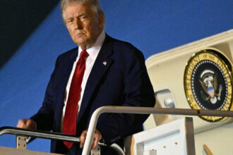 virati 20 de grade la dreapta imediat avionul lui trump risca sa se ciocneasca cu o alta aeronava in zborul spre marea britanie 68cbddf064e2a