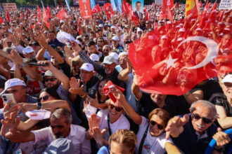 zeci de mii de persoane la o manifestatie a opozitiei la ankara acuza guvernul turc ca submineaza democratia 68c720e6cc2d9