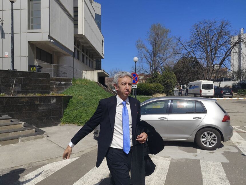 45 de judecători din Constanța solicită abținerea în cazul lui Dan Diaconescu, ex-șef OTV! Ce hotărâre a fost luată astăzi în instanță? 1 45 de judecatori din constanta au formulat cereri de abtineri in dosarul lui dan diaconescu fostul patron otv ce s a decis azi la tribunal 68fbaffbd81e3