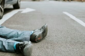 a ascuns masina intr un lan de porumb dupa un accident mortal soferul fara permis condamnat si fugit din tara prins in 2025 68f82c857485f