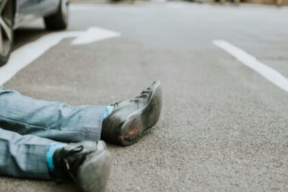 a ascuns masina intr un lan de porumb dupa un accident mortal soferul fara permis condamnat si fugit din tara prins in 2025 68f82c857485f