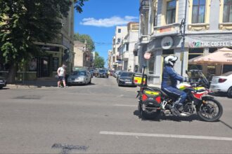 accident rutier pe strada mircea cel batran un pieton a fost lovit de masina 69048125364c6